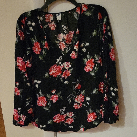 Old Navy Tops - Old Navy Black Floral Blouse with Pink Accents XL Bundle 3/$8 💲
